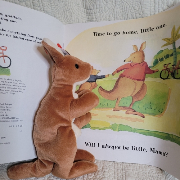 Kangaroo and Joey: plush and book - Picture 3 of 5